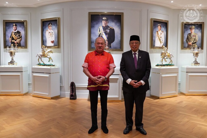 Image from: Agong terima menghadap Premier Sarawak