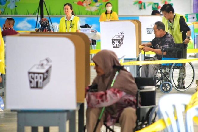 Image from: Lebih 500,000 pengundi keluar mengundi setakat 3 petang