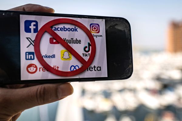 Image from: EU cadang larangan media sosial, bot sembang AI untuk remaja bawah 15 tahun