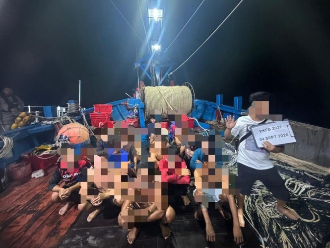 Image from: Dua vesel ditahan, 41 kru termasuk 37 warga asing dicekup
