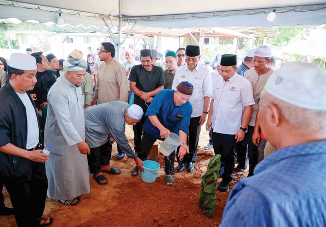 Image from: Jenazah Dr. Ainul selamat dikebumikan