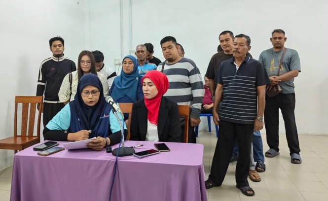 Image from: Pimpinan Bersatu Bahagian Arau bersama 10 ketua cabang umum keluar parti