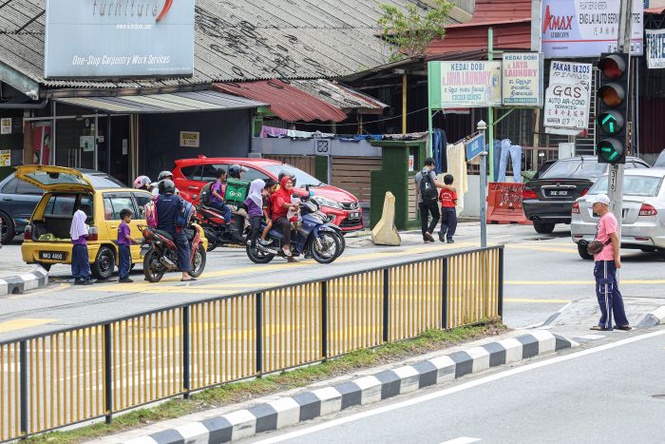 Image from: Utamakan keselamatan jalan aya