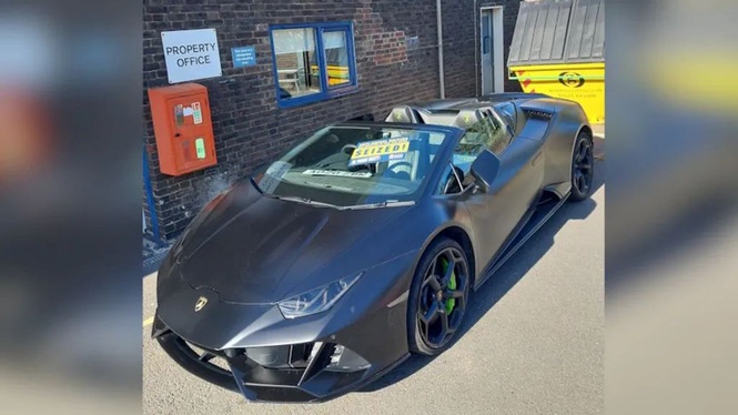 Image from: Polis sita Lamborghini dipandu laju setelah terima aduan orang ramai