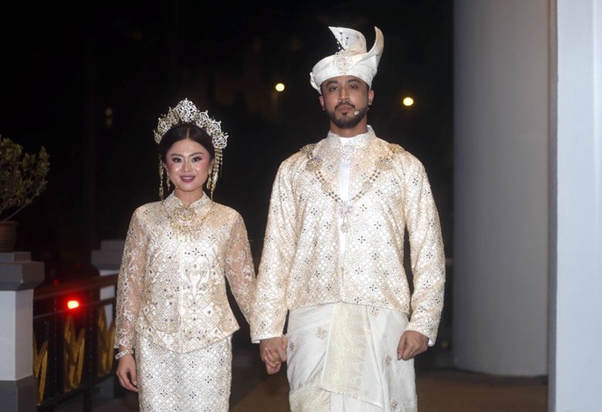 Image from: Jalin cinta dengan Melinda Dadew? Orang mahu kata apa apa tentang saya tidak mengapa- Aliff Aziz