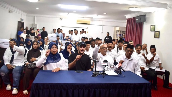 Image from: Pemimpin Bersatu Kangar bersama 90 ketua cawangan keluar Bersatu sertai Wawasan