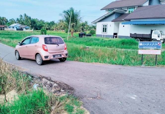 Image from: Tebing jalan runtuh ancam keselamatan 1,000 pengguna