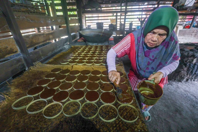 Image from: Pertahan cara tradisional nisan kerek