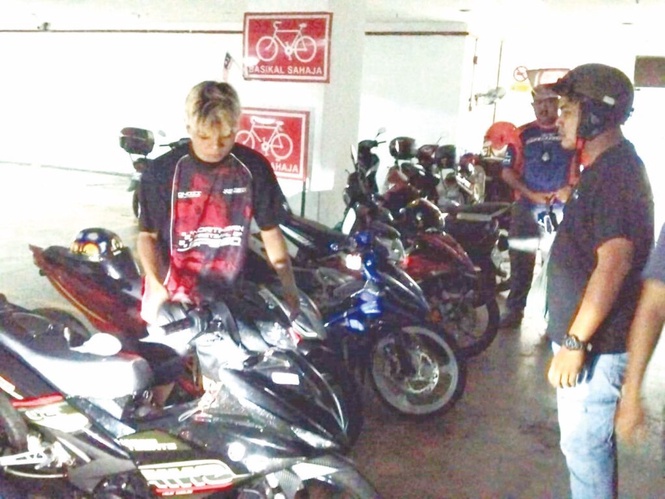 Image from: Aksi Mat Rempit tular, dua ditahan, lapan motosikal disita