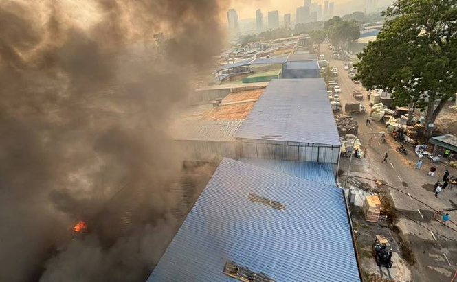 Image from: Empat kilang musnah terbakar di Puchong