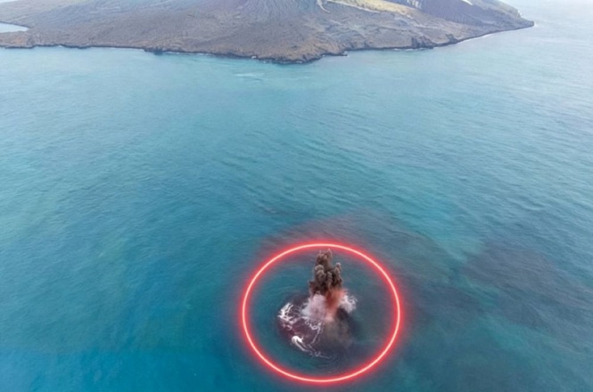Image from: Dua pulau muncul selepas letusan Anak Krakatua