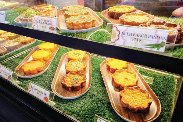 Image from: Suntikan moden ‘Kueh Bakor by Sugarbake’ pikat selera ramai