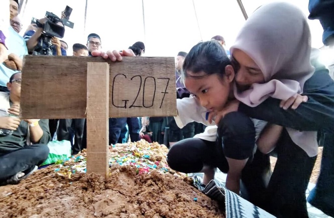 Image from: Kapten Zainol Afiq disayangi penduduk pedalaman Sarawak