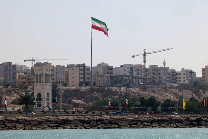 Image from: Bunyi letupan di luar pantai pulau Iran