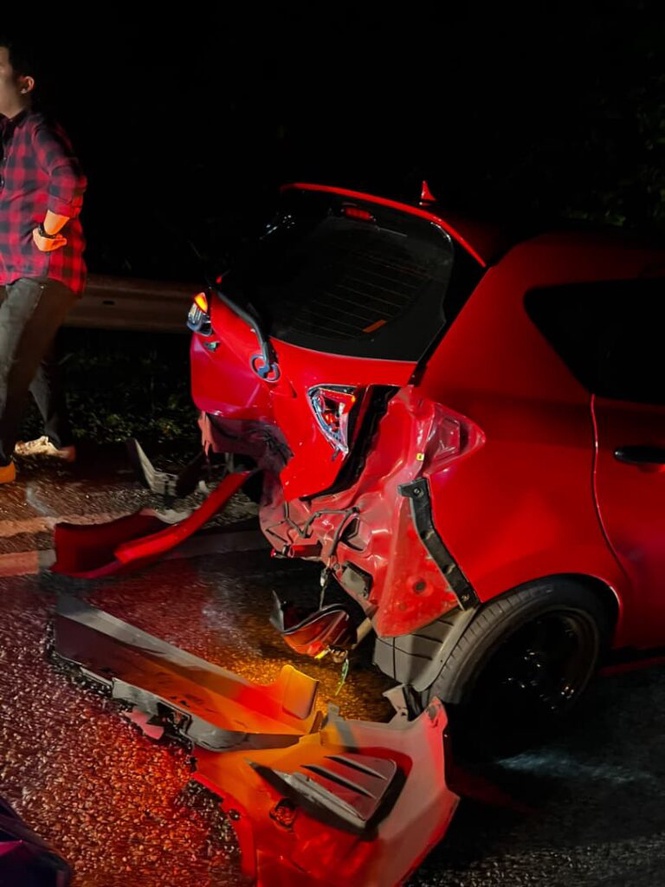 Image from: Tiga maut, sembilan cedera kemalangan libatkan 12 motosikal dan tiga kereta