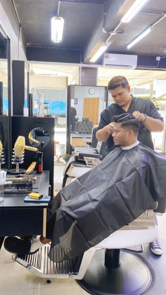 Image from: Umur baru 28 tahun, pendapatan kasar Allif cecah RM10,000 sebulan