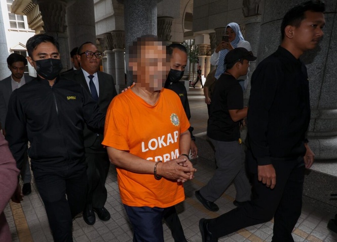 Image from: RCI TH: Bekas menteri tiba di mahkamah untuk direman