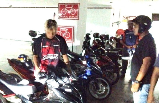 Image from: Aksi rempit tular di Melaka Sentral: Dua ditahan, lapan motosikal disita