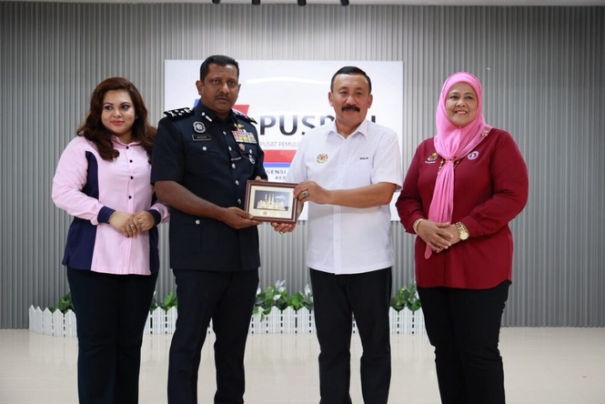 Image from: Risik dahulu, baru lumpuh sindiket dadah-JSJN