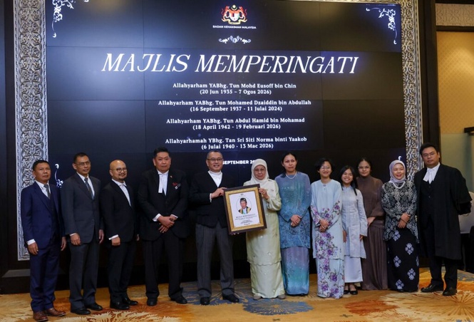 Image from: Kewibawaan mahkamah bukan pada bangunan