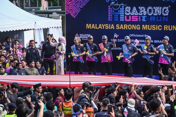Image from: Hampir 20,000 sertai Malaysia Sarong Music Run 2026