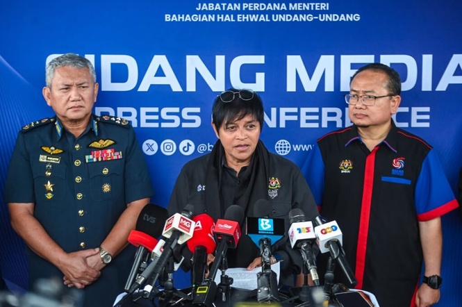 Image from: Buli bukan tradisi, bukan disiplin – Azalina