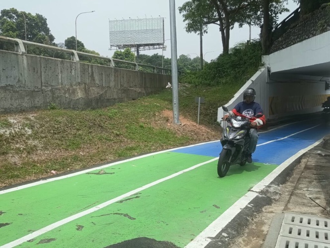 Image from: Laluan motosikal bertukar ‘peluncur’ ketika hujan