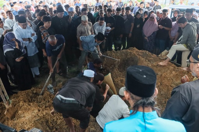 Image from: Jenazah abang PM, Idrus Ibrahim selamat dikebumikan