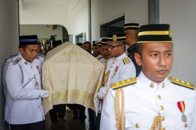 Image from: Ismail Sabri antara pemimpin beri penghormatan terakhir kepada Tun Hasmah