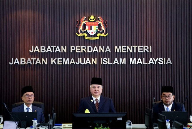Image from: Sultan Nazrin ucap takziah kepada Tun M atas pemergian Siti Hasmah