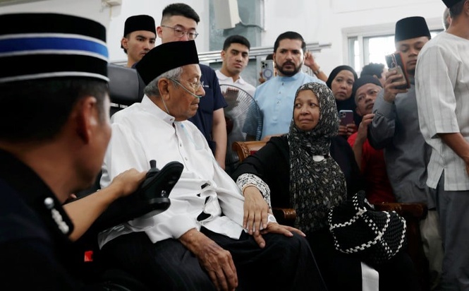 Image from: ‘Tun M rasa sunyi selepas hilang teman hidup yang 70 tahun’