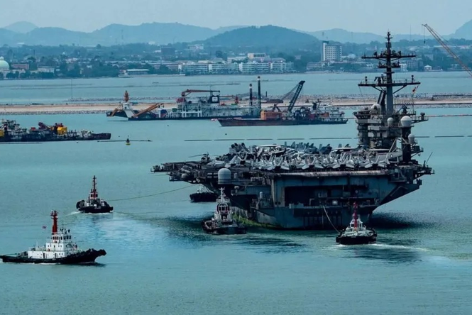 Image from: Kapal USS Abraham Lincoln berlabuh dekat Pattaya selepas 250 hari di laut