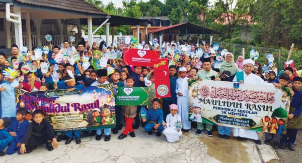 Image from: Perarakan Maulidur Rasul SK Mentera semarakkan semangat cinta Rasulullah