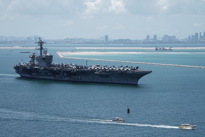 Image from: 5,000 askar AS naiki kapal USS Abraham Lincoln tinggalkan Pattaya