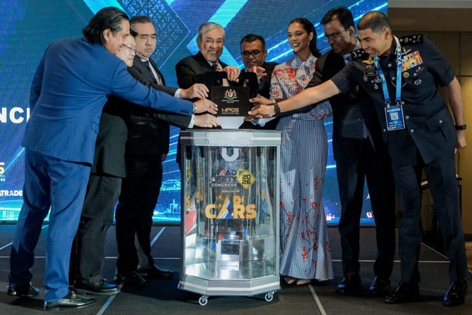 Image from: Jangan campur tangan isu DKU, institusi diraja