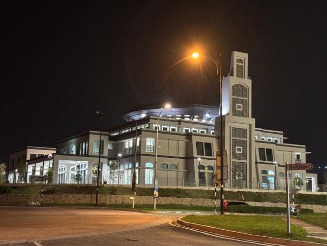 Image from: Bila Masjid Baiturrahman Alam Sari boleh mendirikan solat jemaah?