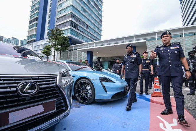 Image from: Kereta mewah bukan lesen untuk culas