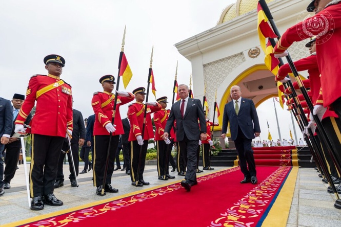 Image from: Raja Jordan dikurnia Darjah Utama Seri Mahkota Negara