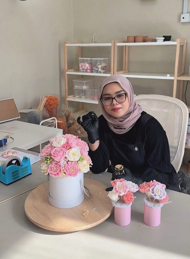 Image from: Bunga lilin sumber rezeki Nurul Azwa
