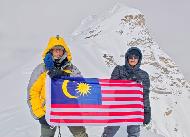 Image from: Usia 63 tahun tawan Gunung Lobuche East