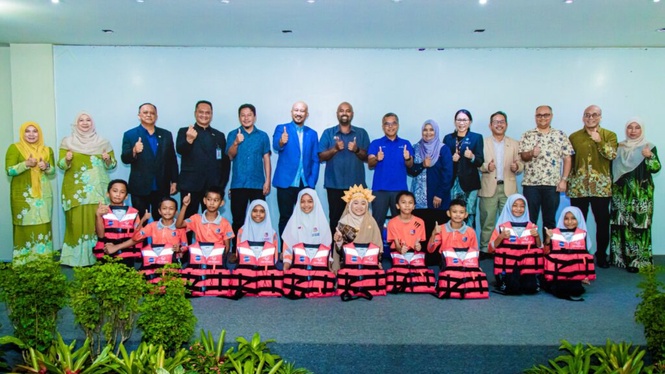 Image from: 210 jaket keselamatan bantu tingkat keselamatan murid SK Gantisan