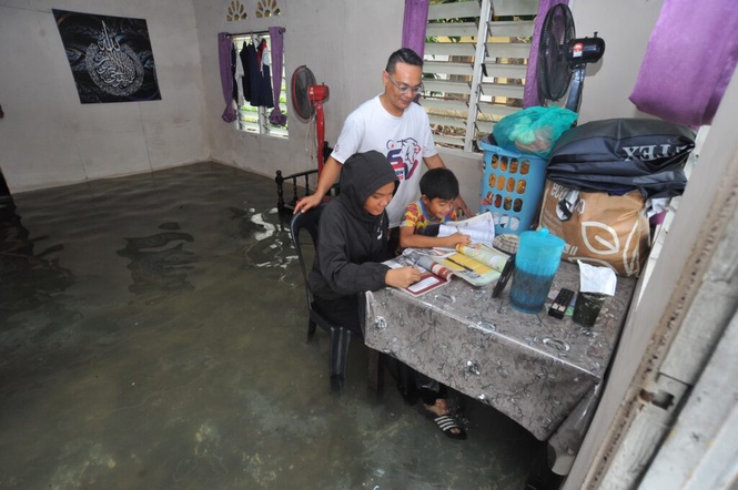 Image from: Pelajar, murid terjejas banjir kilat tetap laksana PdPR