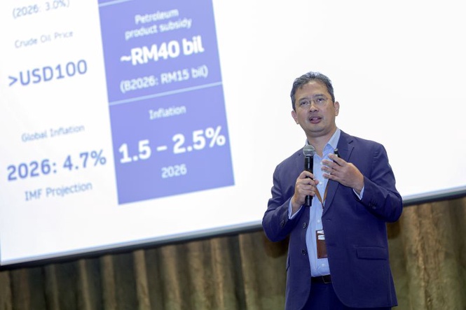 Image from: Gaji minimum RM2,000 dipersetujui Majlis Perundingan Gaji Negara