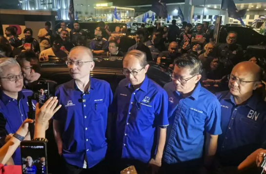 Image from: Protes MCA: Tindakan UMNO jelas hanya pentingkan diri, pinggirkan rakan