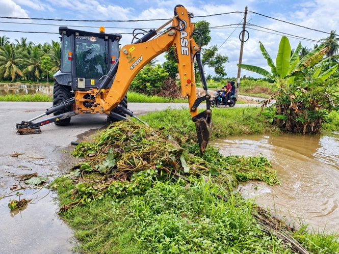 Image from: IADA Kerian hantar jentera bersihkan parit tersumbat