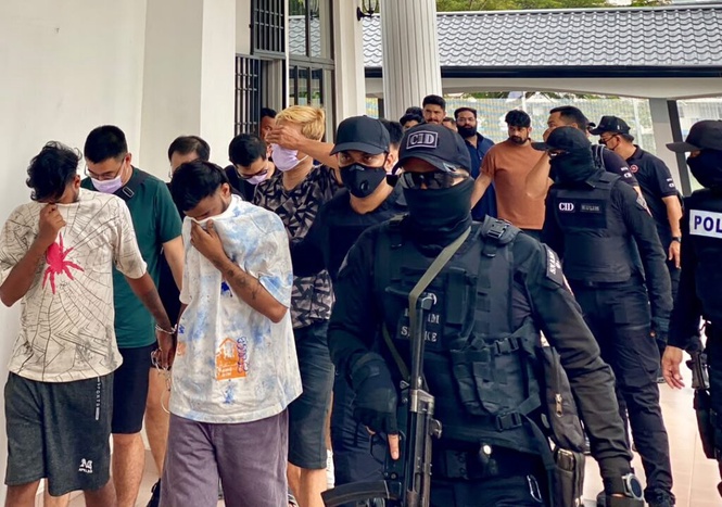 Image from: Lapan lelaki terlibat sindiket scam ‘pegawai CBI India’ didenda RM5,000
