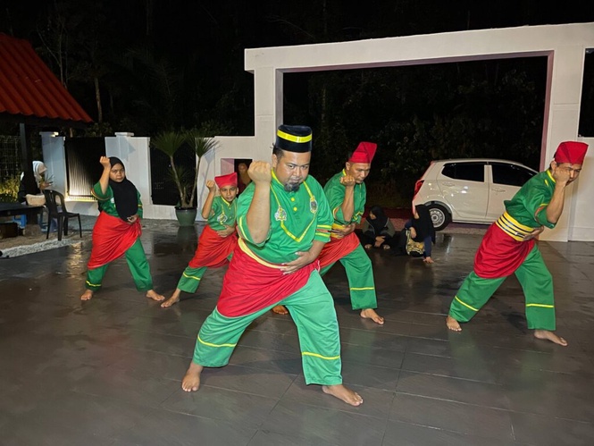 Image from: ‘Tidak semua taksub gajet, masih ada mahu belajar silat’