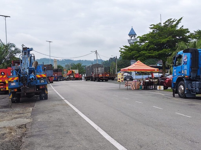 Image from: Tak sesuai periksa kenderaan bawah Jambatan Sg. Pahang