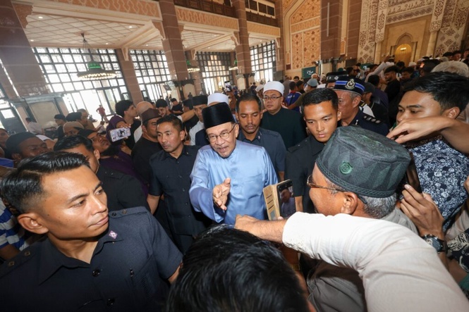 Image from: Bonus pindah ke jerebu, seloroh Anwar