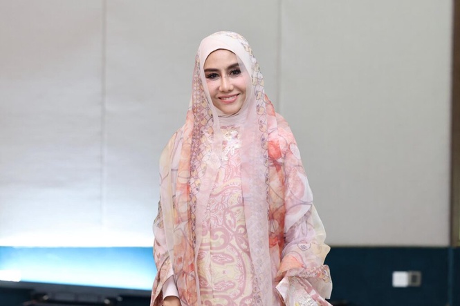 Image from: Ella raikan 50 insan di sebalik 40 tahun kegemilangan